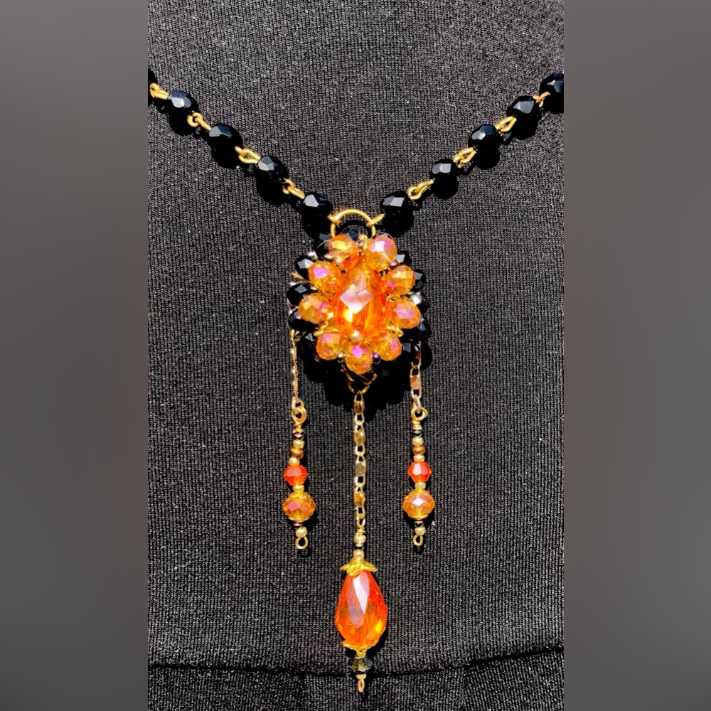 Handcrafted necklace of vivid peach & black vintage beads with dangling charms - Picture 4 of 8